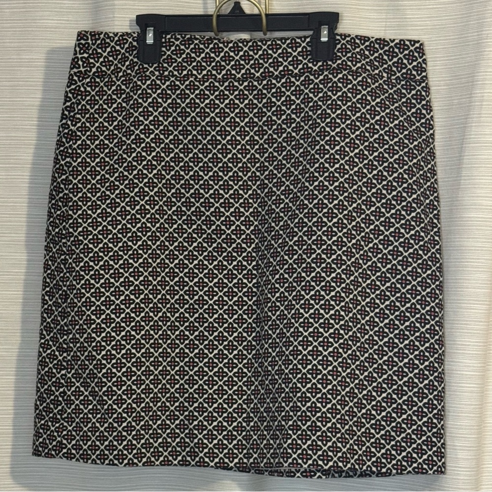 3 for $10 - Ann Taylor Geometric Black and Cream Pencil Skirt